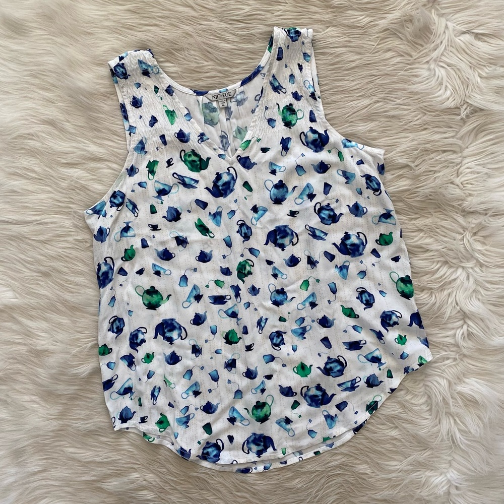 Nic+Zoe White Blue Teapot Print V-Neck Tank Top Shirt - Picture 2 of 10